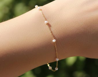 Gold Pearl Bracelet, Dainty Chain Bracelet, Minimalist Pearl Bracelet, Womens Bracelet, Elegant Everyday Jewelry, Bridal Pearl Bracelet Gift