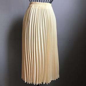 Vintage Women Poliester Nylon Yellow Skirt Size EU 42