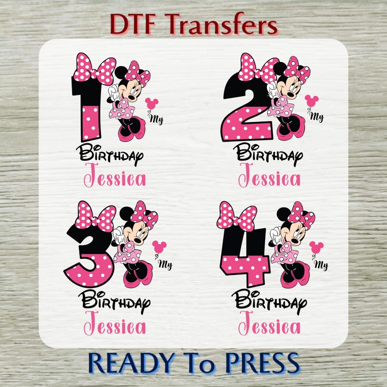 Op de afbeelding: DTF-transfers met Minnie Mouse-ontwerpen voor verjaardagen. Elk ontwerp bevat een nummer (1, 2, 3 of 4), Minnie Mouse, de tekst "Birthday Jessica" en het woord "My". De tekst "Ready to Press" is ook inbegrepen.