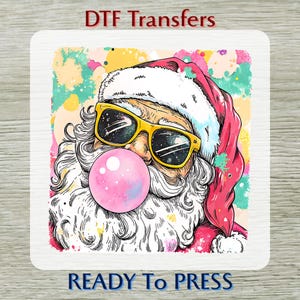 Père Noël rigolo avec lunettes de soleil Transfert DTF : chewing-gum, prêt à être utilisé