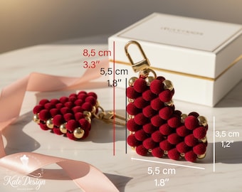 Porte-clés fait main en velours rouge avec perles et coeur