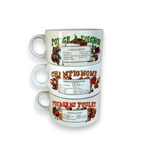 Vintage Soup Recipe Mug – French Onion & Mushroom Soup – Dual-Sided French And English Recipes – Retro 70s Kitchen Decor – Cozy Gift Idea