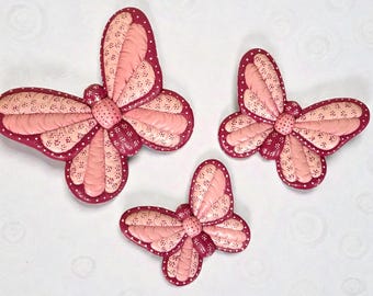 Vintage roze keramische vlinder muurkunst set van 3 | Handgemaakte muurdecoratie in gewatteerde stijl