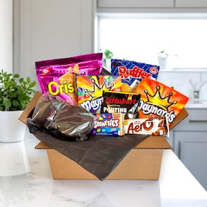 Boîte à collation Taste of Montreal Canada - Boîte personnalisée de croustilles, bonbons et sauce à poutine - Emballage pour amis, adolescents, étudiants, cadeau unique