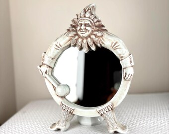 Vintage Pierrot Jester-spegel • Ljusgrön fransk lantlig