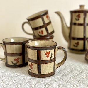 Vintage 70s Ceramic Tea Coffee Set – 4 Cups w/ Sugar, Cream & Pitcher – Brown Stoneware Floral – Rustic Boho Kitchen Decor Hoousewarming