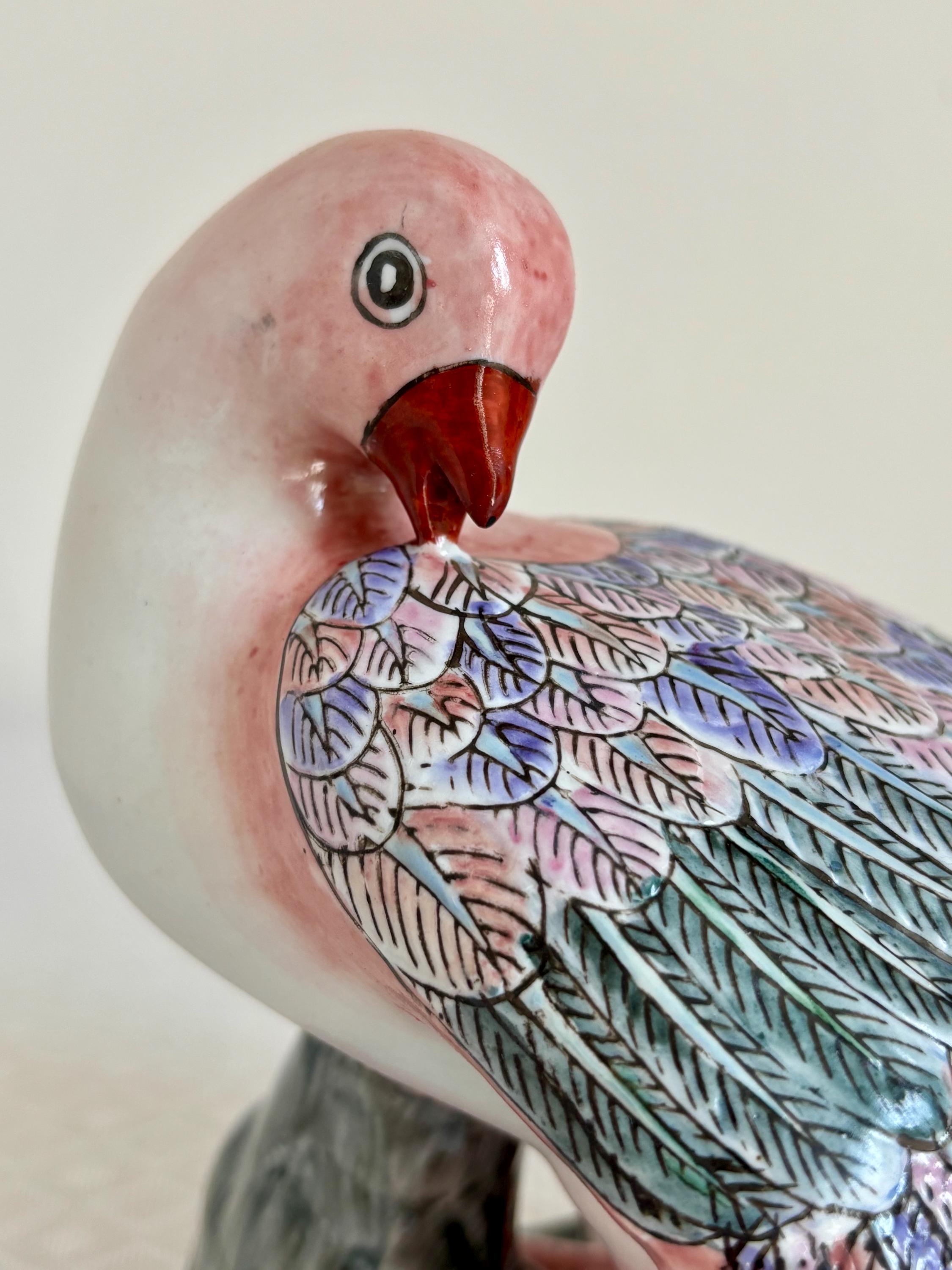 アンティーク磁器製 鳥のフィギュア 約10cm 1970年代のヴィンテージ中国磁器製鳩の置物：手描きのビルワン鳥
