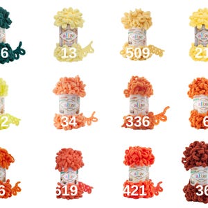 Puede incluir: Doce madejas de hilo en varios colores, incluyendo verde, amarillo, naranja y marr&oacute;n. Cada madeja est&aacute; etiquetada con el nombre de la marca "alize" y un n&uacute;mero.