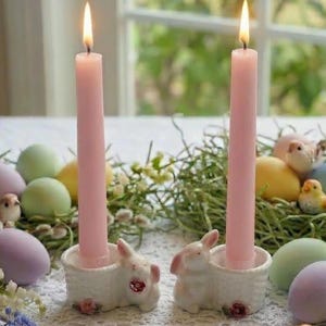 Vintage Avon Osterhase und Korb Taper Kerzenhalter mit Rosa Blumen