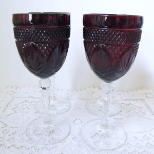 Set of 4 Vintage Elegant Luminarc Cristal D&#39;Arques Durand Glass Water Goblets in Ruby Red with Clear Stems