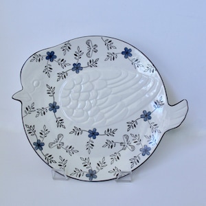Set of 2 Vintage Amica Global Song Bird Platters or Serving Plates in Blue and White With Floral Decoration