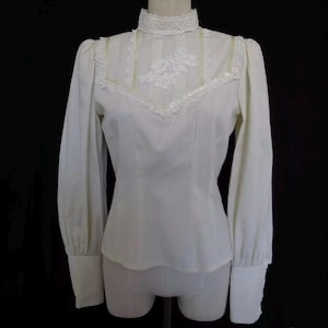 Vintage 70s Jessica's Gunnies Victorian Blouse Size M (37" Bust) in Ivory Cotton with Lace and Ribbon Trim. So Romantic! Early Gunne Sax