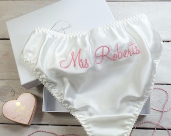 Gepersonaliseerde slips, gepersonaliseerde zijden slips, zijde & Franse kanten slips, zijden lingerie, zijden jubileumgeschenk, huwelijksreislingerie