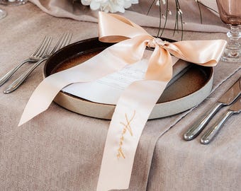 Lazo de cinta de satén bordado con el nombre del invitado, cinta de boda, idea para la mesa, lazo de cinta, lazo para servilleta, lazo para invitados, tarjetas de identificación