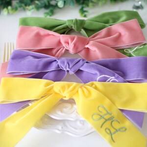 Cinta de terciopelo personalizada - cinta de terciopelo monograma, cinta de boda, idea de configuración de lugar, cinta de ramo de monograma