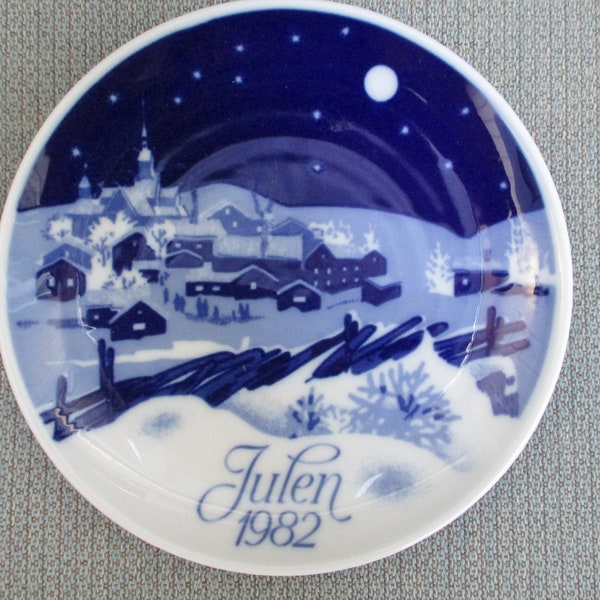 1982 Porsgrund Norway JULEN 1982 Christmas Plate White Christmas