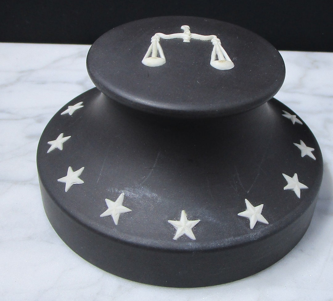 Paperweight Wedgwood SCALES OF JUSTICE Black Jasperware the Wedgwood