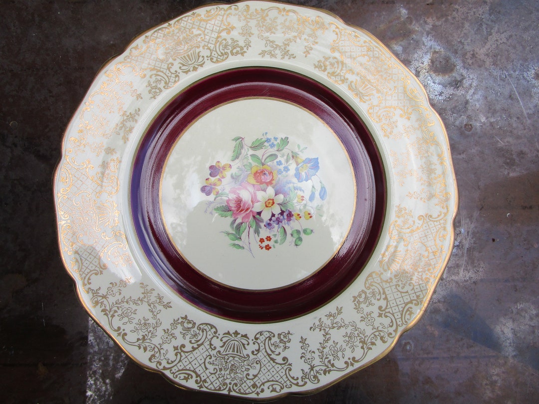 Johnson Brothers Victorian Pattern Plate 10 1/2 Dinner Plate 19351945