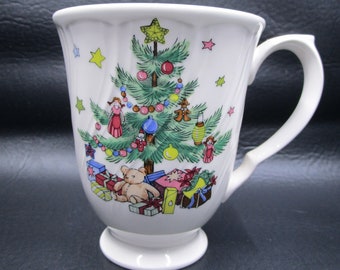Nikko Happy Holidays Mugs Christmas Tree 10 oz. Hot Beverage Cups