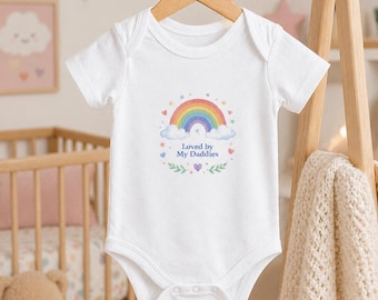 Loved by My Daddies Baby Body, zwei Papa Geschenk