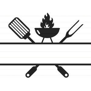 Op de afbeelding: Zwart-wit afbeelding van barbecuegereedschap en een grill met vlammen. Het ontwerp omvat een spatel, een grillvork en twee handvatten, met ruimte voor tekst. Het thema draait om grillen en buiten koken.