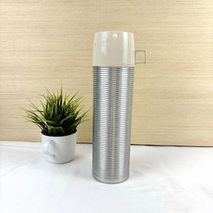 Vintage Aluminium gerippte silberne Thermosflasche 2284 - Komplett mit Deckel und Tasse