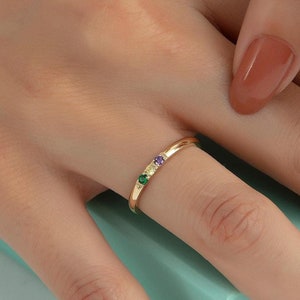 Familie Birthstone Ring Drei Stein - 10K-18K Gold, anpassbar mit Namen, sinnvolles und elegantes Geschenk für sie
