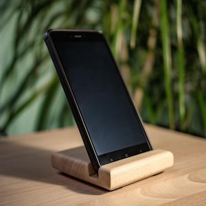 Handmade Wooden Phone Stand – Minimalist Desk Accessory, Natural Wood Smartphone Holder