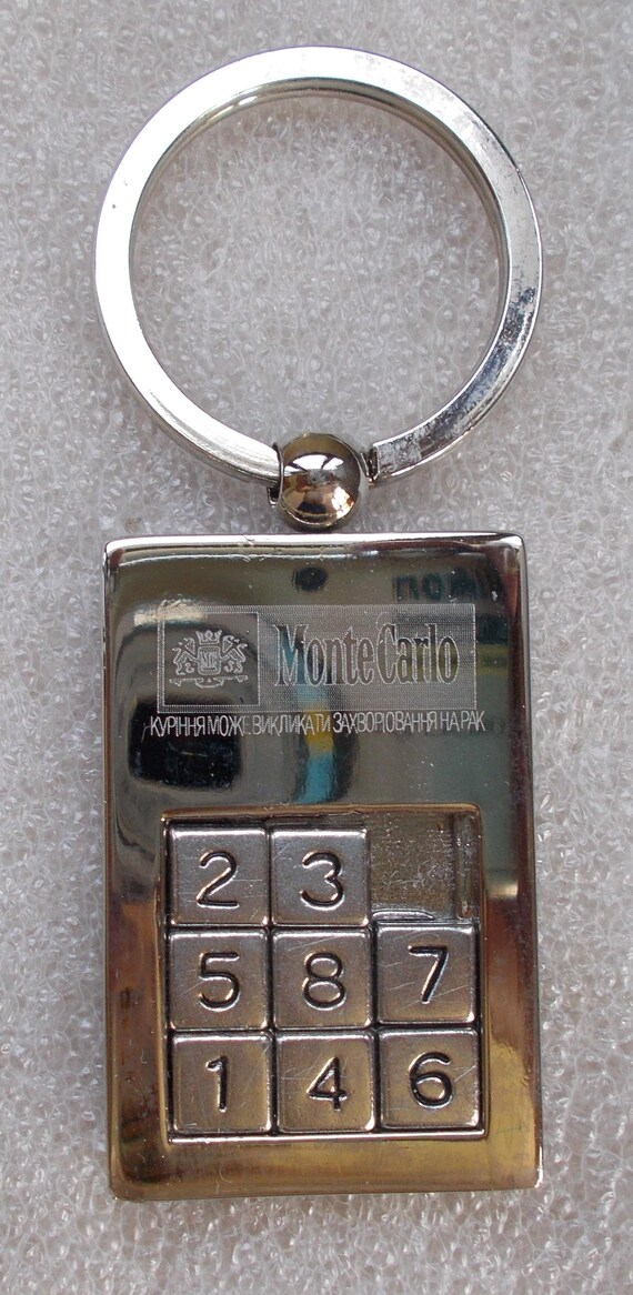 Monte Carlo cigarette keychain with game - image 1