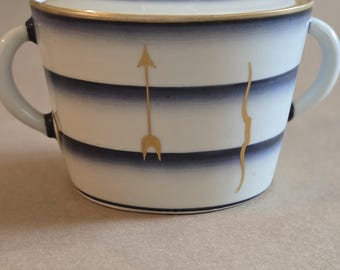 Very rare Richard Ginori porcelain sugar bowl/jar designed by Gio Ponti. Part of a very sought after tea set.