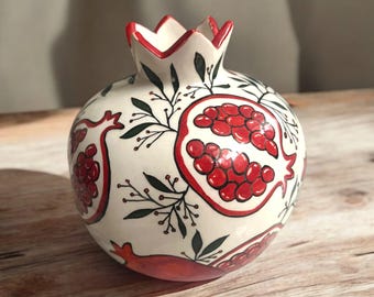 陶磁器 手描き 置物   ザクロ ザクロの金属彫刻、真鍮製の小さなザクロの小枝とアルミニウムのザクロ