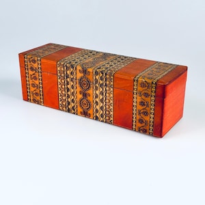 Boho Schatulle Holz Box florale Brandverzierungen Handarbeit Vintage Schmuckkasten 1980er