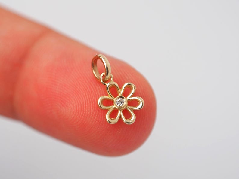 14k Solid Gold Daisy Necklace, Gold Flower Necklace, Daisy Charm, Dainty Everyday, Birthday Gift, 14k Necklace,14k Gold Jewelry, 14k Jewelry