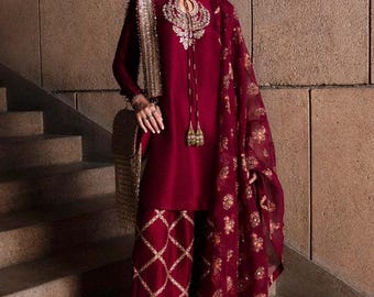 Kastanienbraun bestickter Farshi Salwar Kameez: Pakistanisches indisches Hochzeitsoutfit