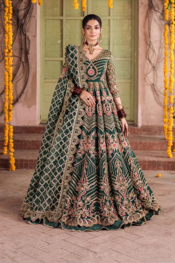 dholki dress design Dholki night Dresses from @agha_hassandesignstudio : @photodoctor.official