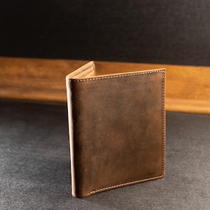 Cartera de cuero personalizada de tres pliegues para hombre, cartera de cuero genuino grabado, regalo de cuero elegante y delgado para él, cartera personalizada para hombre