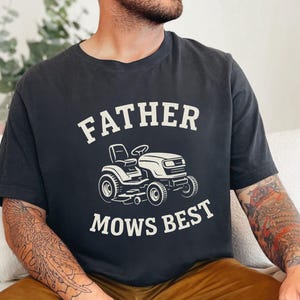 お父さんが芝刈りをする最高のシャツ、面白い父の日ギフト、ビンテージ芝刈り機Tシャツ、プレミアムユニセックスお父さんシャツ、芝生の手入れが大好きなお父さんへのギフト