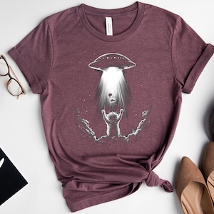 Alien Cat Shirt, Funny Space Kitty Graphic Tee, UFO Abduction Cat T-Shirt, Sci Fi Cat Lover Gift, Cosmic Galaxy Tee, Funny Alien Shirt