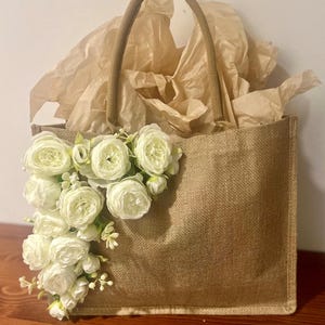 Elegante Jute Geschenk Tasche mit 3D künstlichen Pfingstrosen – Perfekt für besondere Anlässe