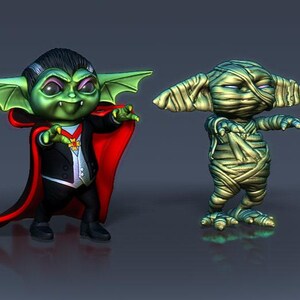 Puede incluir: Tres figuritas de monstruos de Halloween verdes y marrones. La primera es un vampiro con una capa roja, la segunda es una momia y la tercera es un zombie con una cabeza roja y naranja.