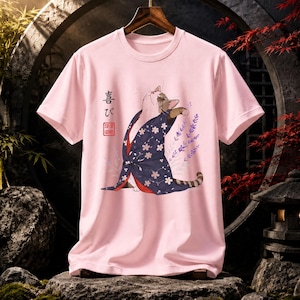 T-shirt rétro japonais à motif chat en kimono, style vintage, inspiration anime, cadeau idéal pour les fans d'anime.