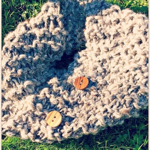 Hand Knit Designer Heritage Lamb&#39;s Wool Cowl Shawl
