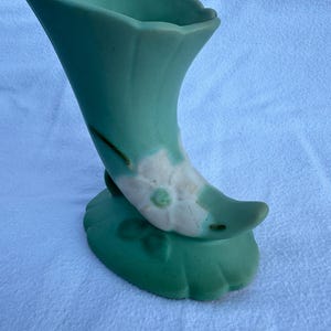 Sweet vintage Weller vase