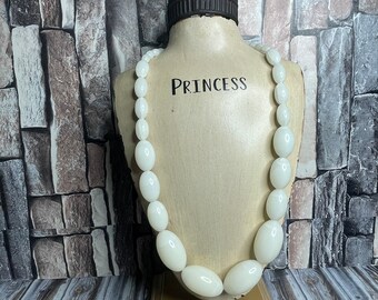 Egg Bead Statement Halskette