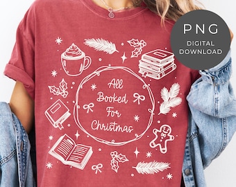 Könnte beinhalten: Rotes T-Shirt mit weißem Grafikdesign. Das Design zeigt einen Kreis mit dem Text "All Booked For Christmas", Bücher, eine Tasse, einen Lebkuchenmann, Stechpalmen und Sterne.