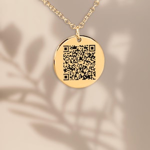 Collier personnalisé avec code QR, lien personnalisé vers le site Web de l'entreprise, profil de réseau social, lien vers une chanson spéciale, une vidéo, un souvenir, etc.