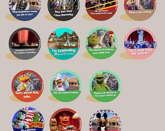 Przypinki Muppets (z tyłu): Przypinki w stylu Disneya, nawiązujące do Muppets Courtyard i Muppet Vision 3D