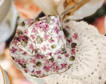 Mini taza de té con estampado floral morado