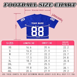 K&ouml;nnte beinhalten: Eine Gr&ouml;&szlig;entabelle f&uuml;r blaue Football-Trikots mit einem V-Ausschnitt-Shirt, das die Nummer 88 auf der Vorderseite und den &Auml;rmeln zeigt. Die Grafik enth&auml;lt Beschriftungen f&uuml;r Schulterbreite, &Auml;rmell&auml;nge, L&auml;nge, Brustumfang und Taille in Zoll.