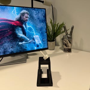 Mjolnir Controller Statue